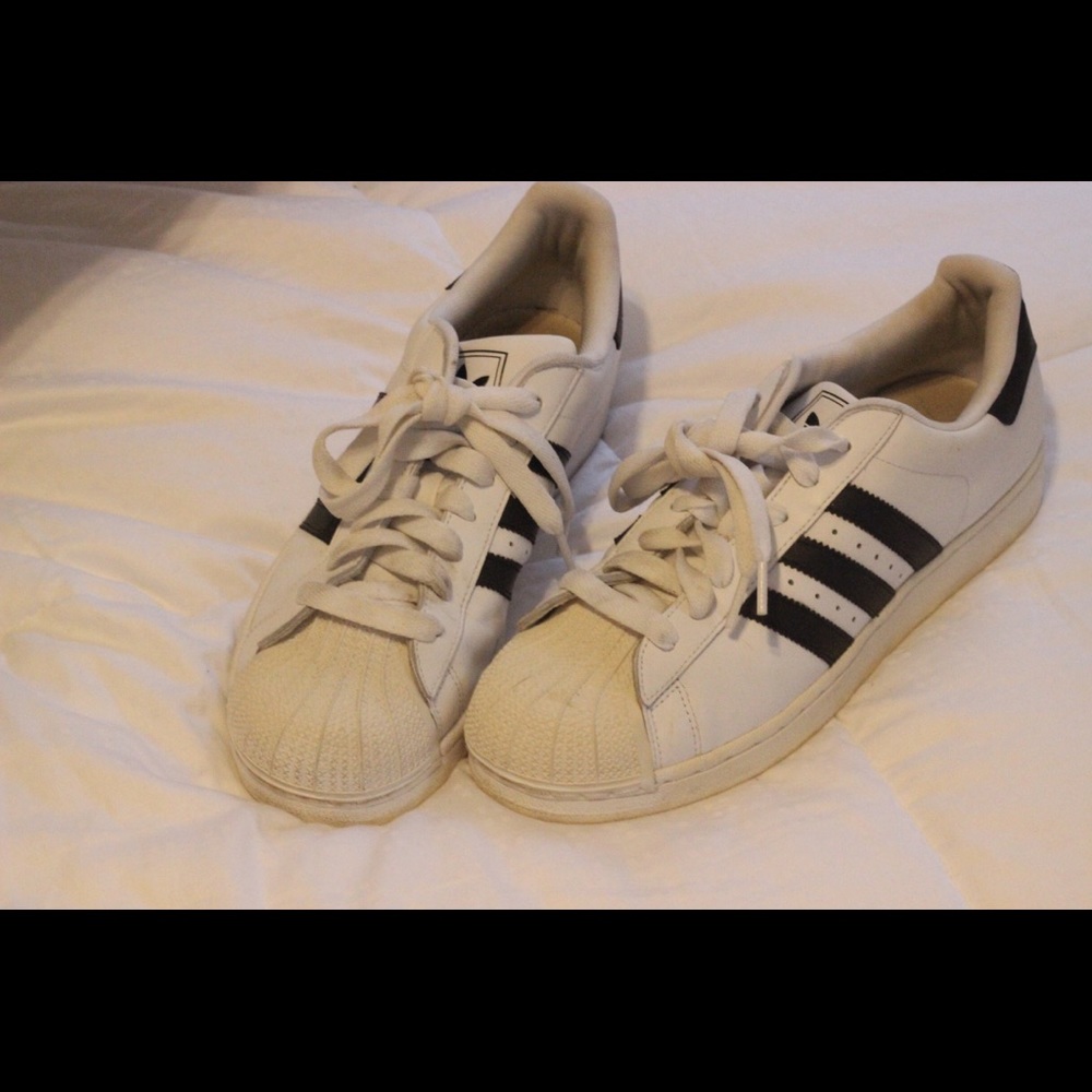 ADIDAS Superstars